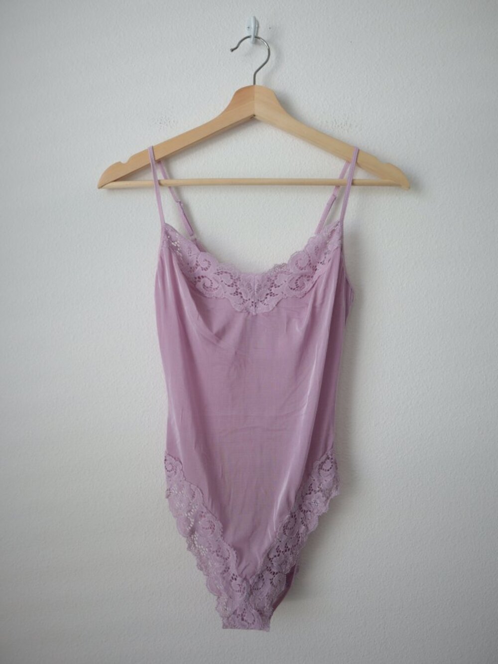 Vintage Olga Lilac Lace Trim Bodysuit | M
